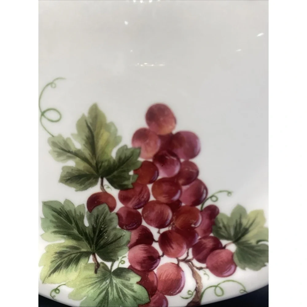 Royal Doulton Everyday England VINTAGE GRAPE‎ TC1193 Dinner Plate Discontinued